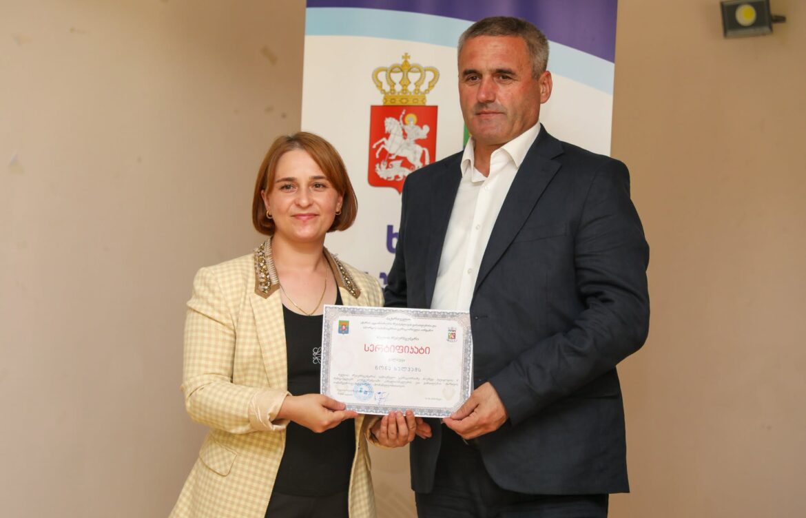 57 პედაგოგს სერტიფიკატები გადასცეს