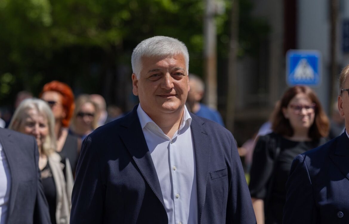 ირაკლი ცეცხლაძე აბიტურიენტებს წარმატებას უსურვებს