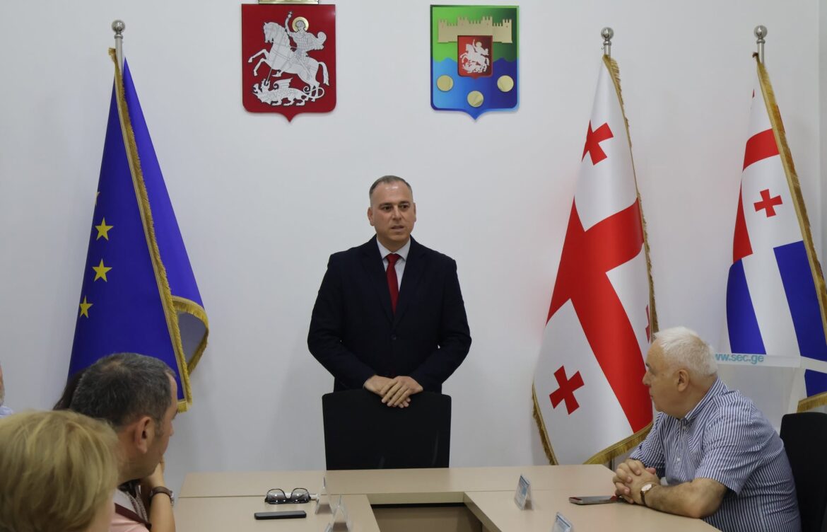თანამშრომლებს უწყების ახალი თავმჯდომარე წარუდგინეს