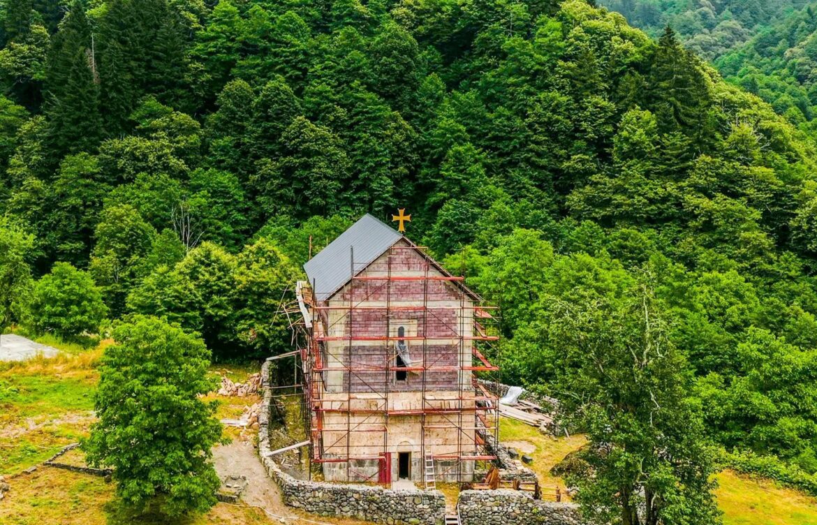 ხინის მამათა მონასტერში აღდგენითი სამუშაოები მიმდინარეობს