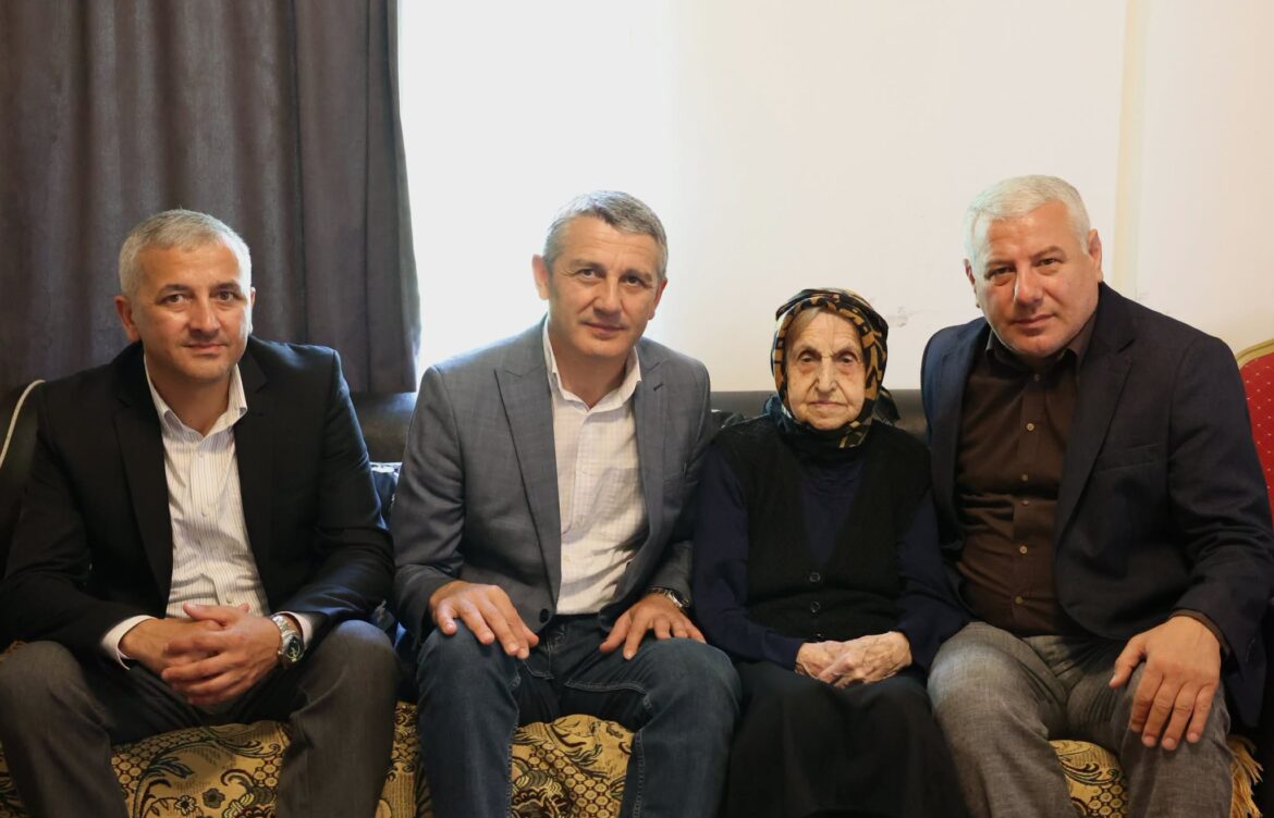 ტომაშეთელ უხუცესთან