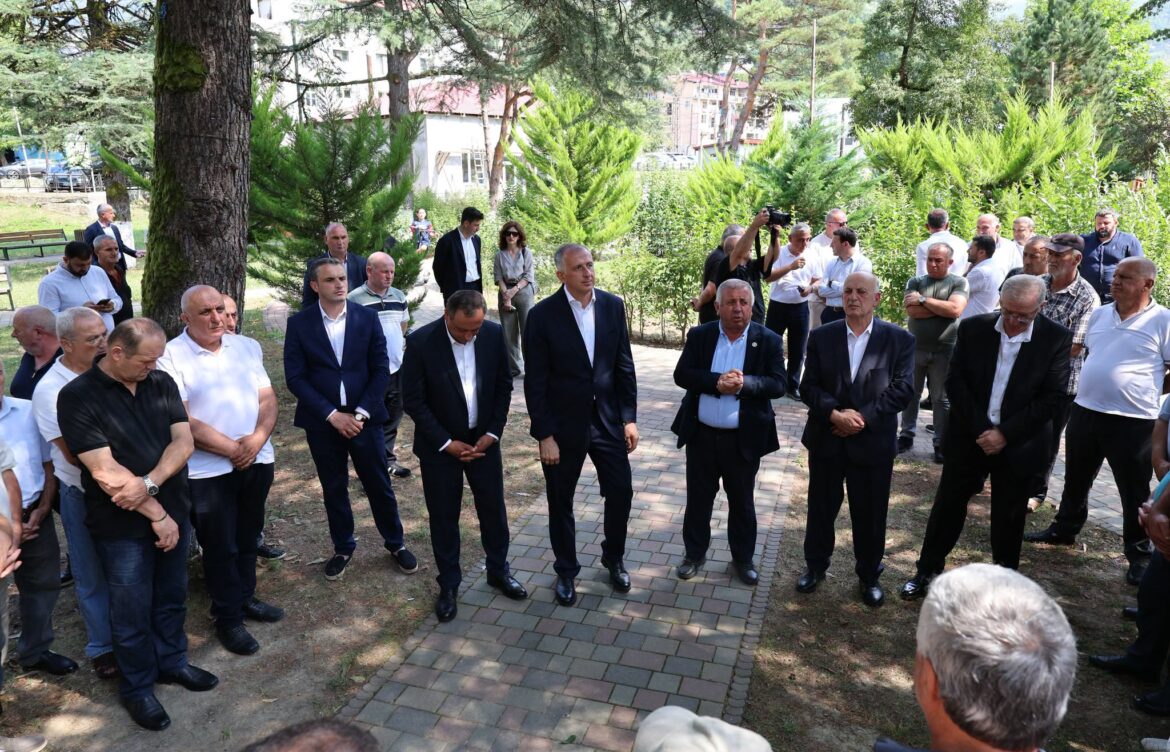 მთავრობის თავმჯდომარე – მერისის ხეობასა და დაბა ქედაში
