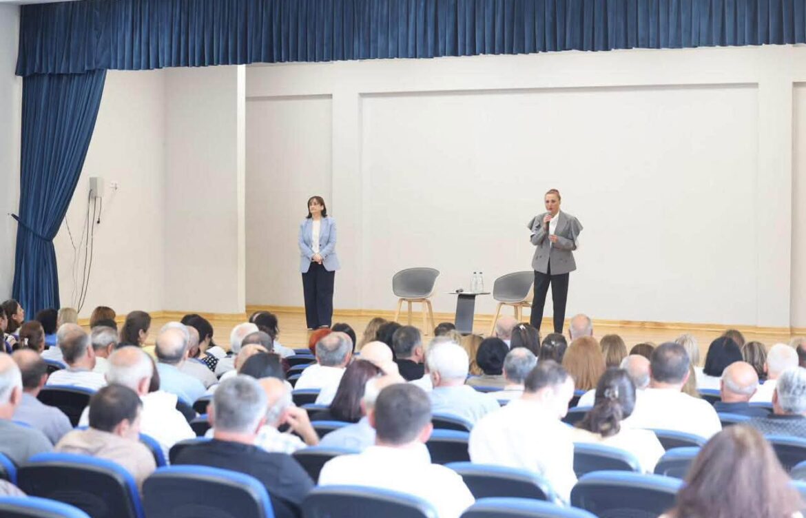 საჯარო სკოლების დირექტორებსა და რესურსცენტრების ხელმძღვანელებს შეხვდნენ