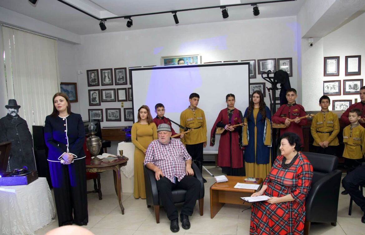 ბათუმის მუზეუმში ერეკლე საღლიანის შემოქმედებითი საღამო გაიმართა