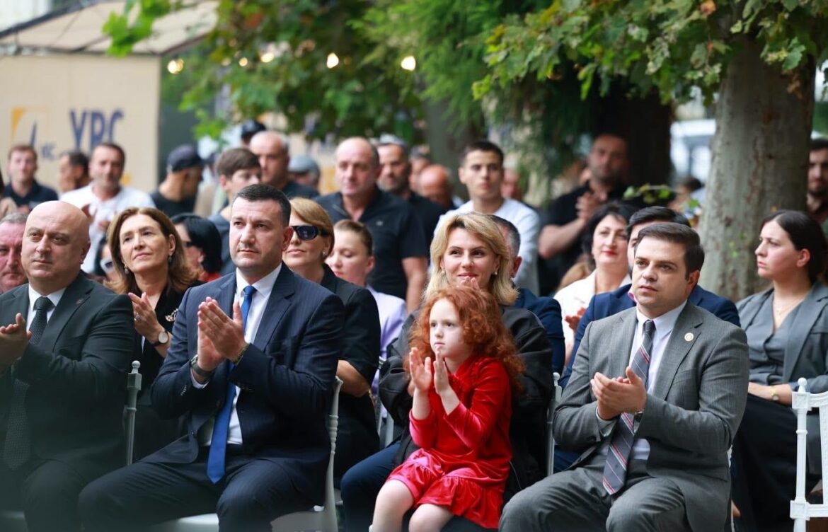 ხელვაჩაურის მუნიციპალიტეტში მცხოვრები 65 წარჩინებული მოსწავლე პროფესორ ალექსანდრე მსხალაძის სახელობის სტიპენდიით დაჯილდოვდა