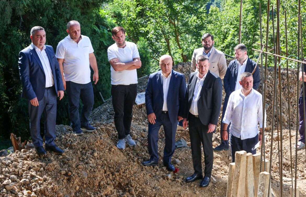 ხელვაჩაურში დამცავი ინფრასტრუქტურის მოწყობის სამუშაოები მიმდინარეობს