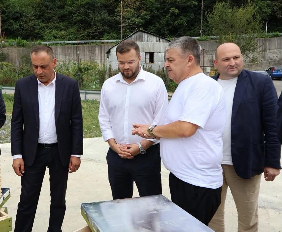 მეფუტკრე ფერმერებისთვის სკების გადაცემის პროცესი დაიწყო
