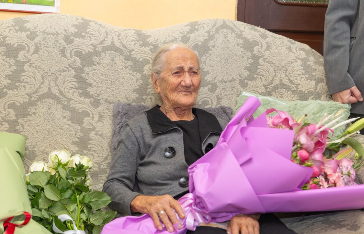100 წლის იუბილე მიულოცეს