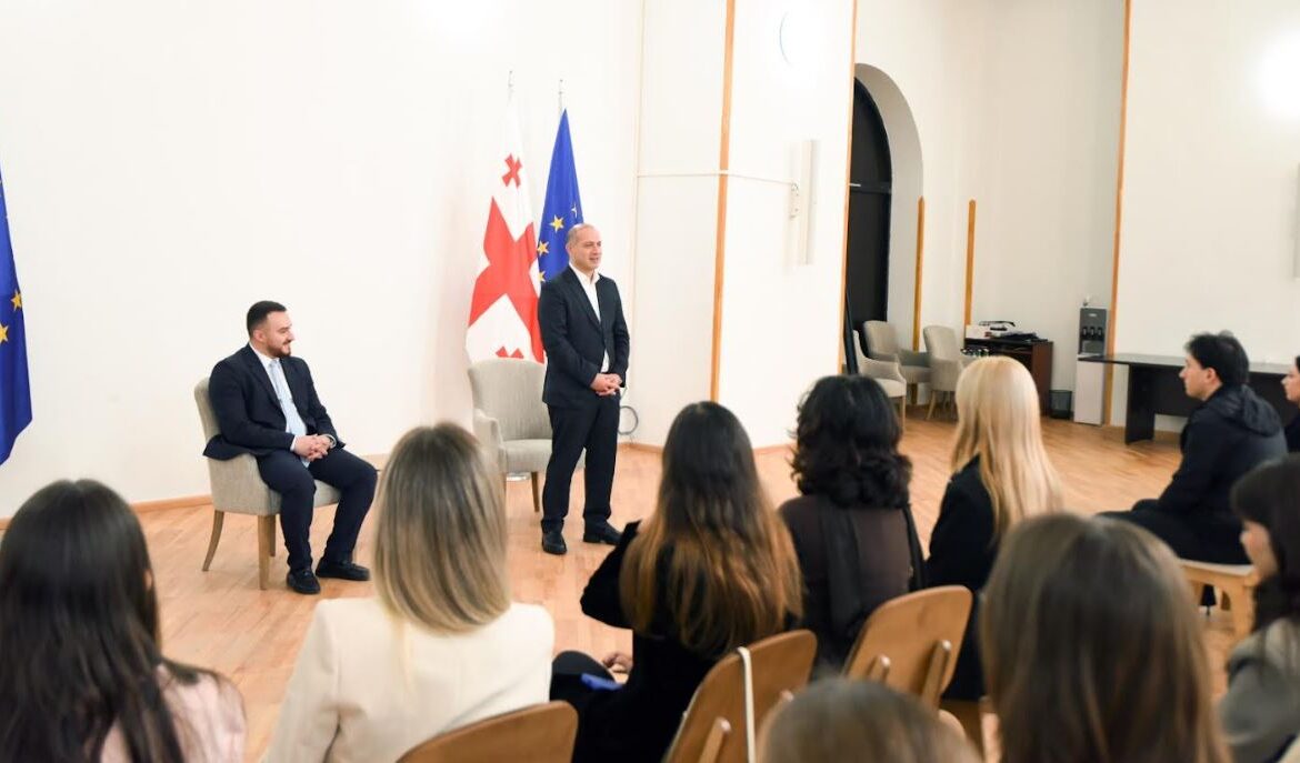 მინისტრმა შეხვედრა გამართა ახალგაზრდებთან, რომლებიც სამი თვის განმავლობაში სამინისტროს სისტემაში ანაზღაურებად სტაჟირებას გაივლიან