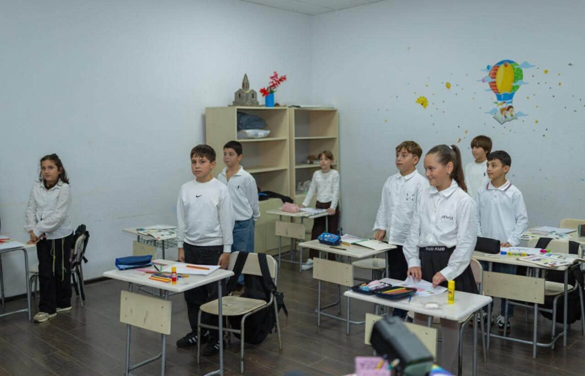 მინისტრი გვარას საჯარო სკოლის მასწავლებლებსა და მოსწავლეებს შეხვდა